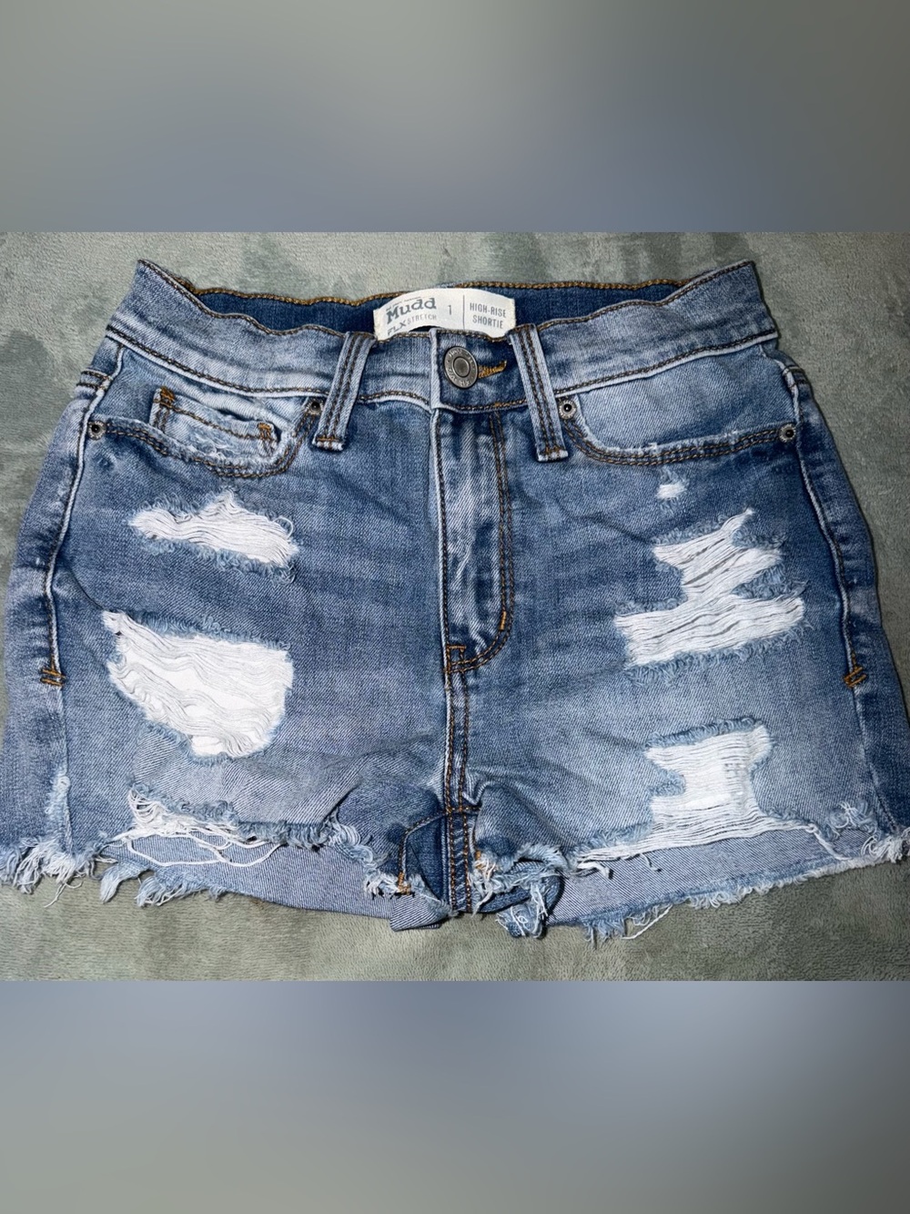 Junior’s size 1 Mudd High-Rise Distressed Denim Shorts
